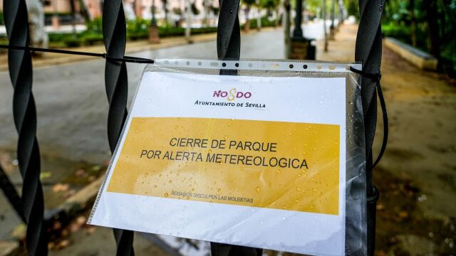 Cierre preventivo de parques este viernes en Sevilla por vientos de hasta 60 kilómetros por hora