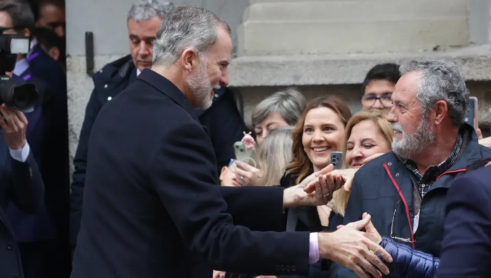 El rey Felipe VI asiste al Besapiés 2025 en la Basílica de Jesús de Medinaceli