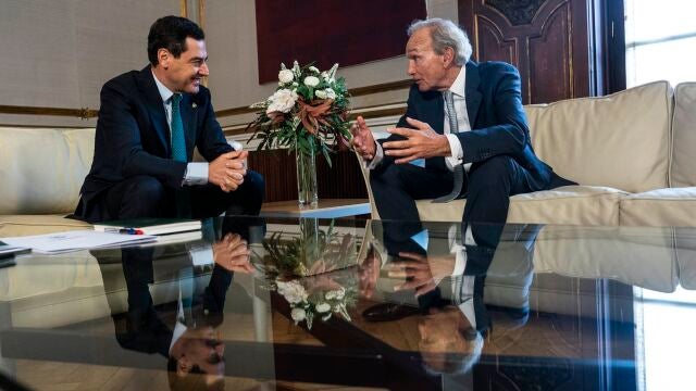 Juanma Moreno recibe en San Telmo al presidente del Banco de Crédito Cooperativo Grupo Cajamar, Luis Rodríguez