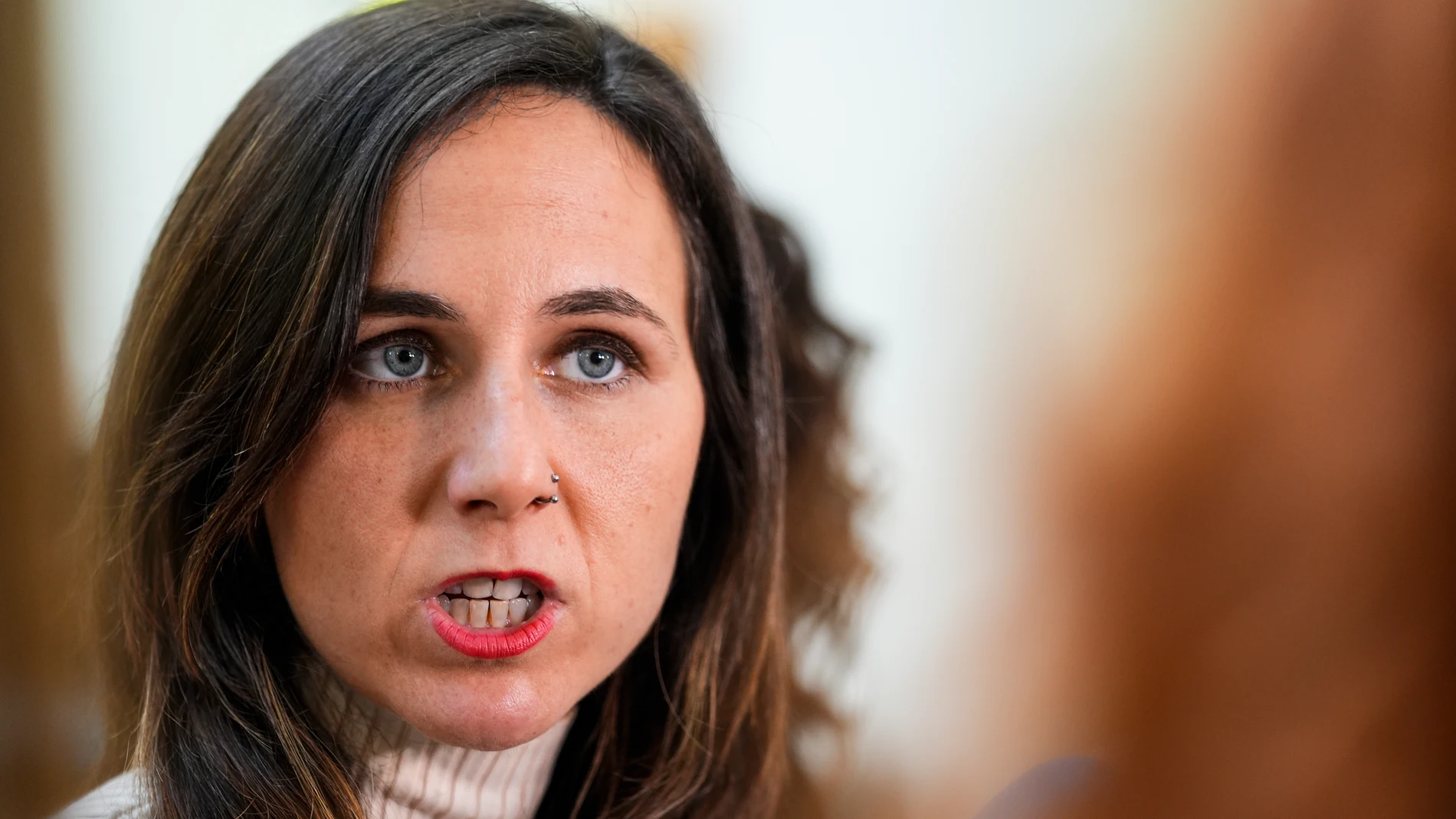 La secretaria general de Podemos, Ione Belarra, durante un acto público en el Centro Cívico Cerro del Aguila, a 7 de marzo de 2025 en Sevilla (Andalucía, España). La secretaria general de Podemos, Ione Belarra, participa en un acto público junto a la eurodiputada Irene Montero y la secretaria general de Podemos Andalucía, Raquel Martínez. 07 MARZO 2025 Joaquin Corchero / Europa Press 07/03/2025