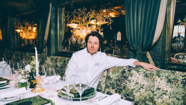 El chef Jen Imbert, galardonado con una estrella Michelín, en su restaurante La Forêt Scrète