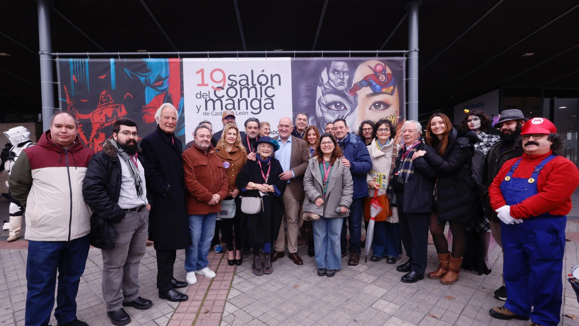 El alcalde de Valladolid, Jesús Julio Carnero, inaugura el Salón del Cómic