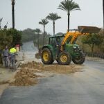 Una carretera cortada por la lluvia en Moguer (Huelva)