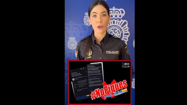 Una de las responsables del departamento de ciberseguridad de la Policía Nacional, explicando la estafa