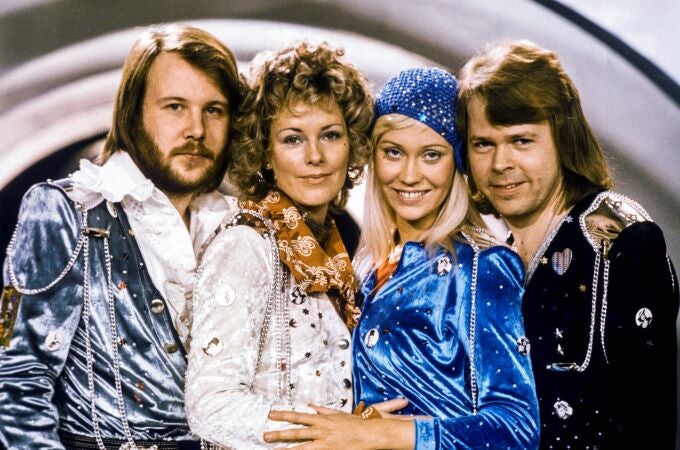 Fotografía de archivo fechada el 9 de febrero de 1974 y facilitada hoy, 27 de abril de 2018, que muestra a los miembros del grupo sueco de música ABBA (i-d): Benny Andersson, Anni-Frid Lyngstad, Agnetha Faltskog y Bjorn Ulvaeus mientras posan tras ganar el Festival de Eurovisión con su tema "Waterloo" en Estocolmo, Suecia. El popular grupo sueco Abba anunció hoy que durante su última gira grabaron dos nuevos temas y que uno de ellos, titulado "I still have faith in you", será interpretado para un programa especial que se difundirá en diciembre. 