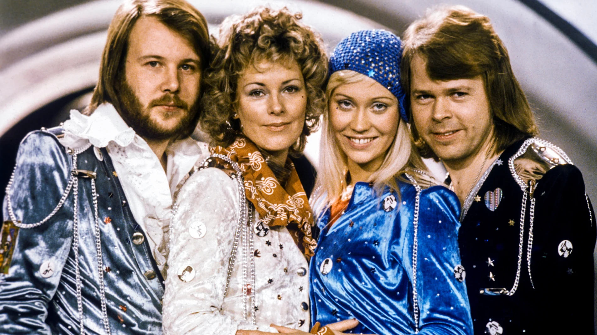 Fotografía de archivo fechada el 9 de febrero de 1974 y facilitada hoy, 27 de abril de 2018, que muestra a los miembros del grupo sueco de música ABBA (i-d): Benny Andersson, Anni-Frid Lyngstad, Agnetha Faltskog y Bjorn Ulvaeus mientras posan tras ganar el Festival de Eurovisión con su tema "Waterloo" en Estocolmo, Suecia. El popular grupo sueco Abba anunció hoy que durante su última gira grabaron dos nuevos temas y que uno de ellos, titulado "I still have faith in you", será interpretado para un programa especial que se difundirá en diciembre.