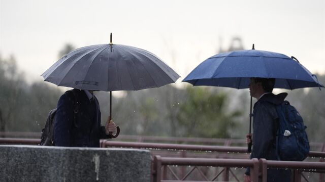 Aemet avisa de un episodio de lluvias y vientos intensos en la Península hasta el martes por la borrasca Jana