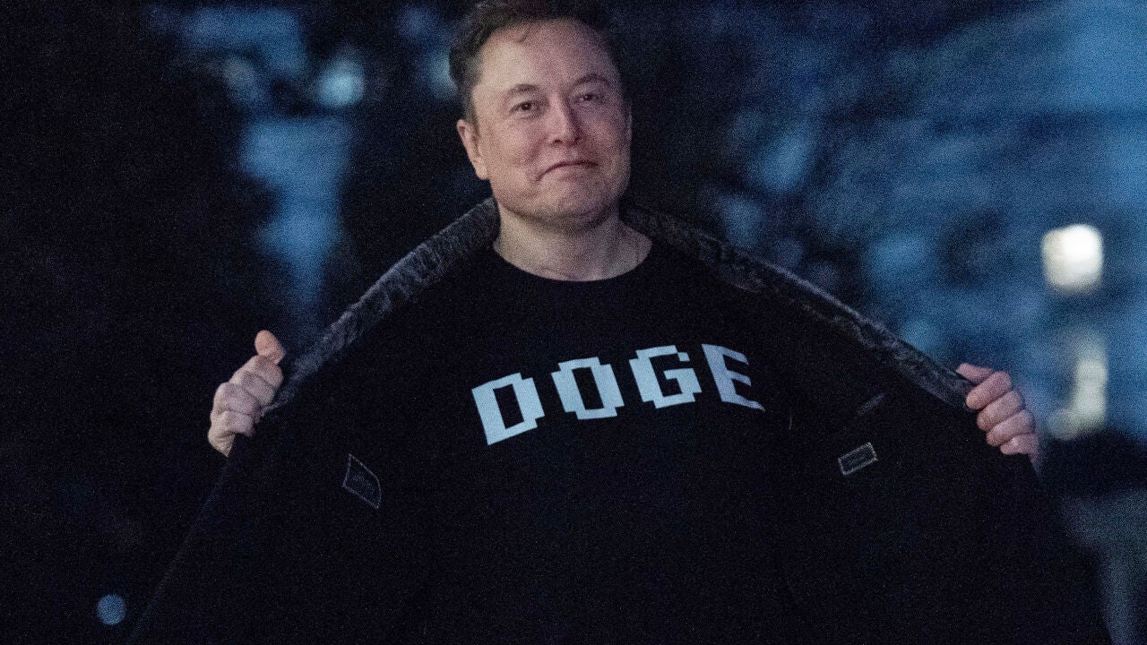 イーロン・マスクはウクライナに「彼の前の彼のライン全体が崩壊するだろう」と警告します。