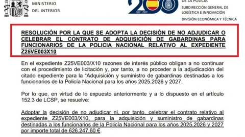 La Dirección General de la Policía anula la licitación para la compra de gabardinas por valor de 626.247 euros