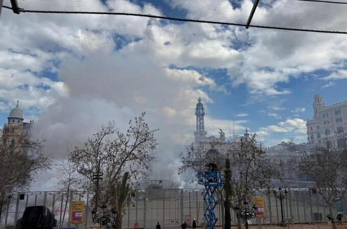 Fallas.- Pirotecnia Turís triunfa con una mascletà "clásica" con final potente: "Merece mucho la pena el riesgo"