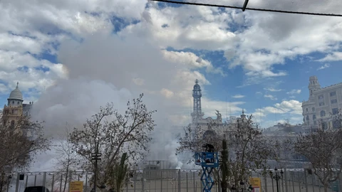 Fallas.- Pirotecnia Turís triunfa con una mascletà "clásica" con final potente: "Merece mucho la pena el riesgo"