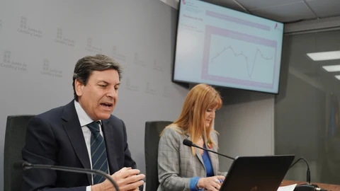 El consejero de Economía y Hacienda y portavoz, Carlos Fernández Carriedo, presenta la contabilidad regional de Castilla y León