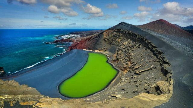 España tiene una playa de agua verde que ha sido escenario de icónicas películas