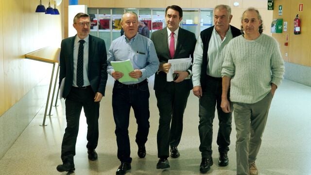 Suárez-Quiñones con los representantes de las opas de Castilla y León