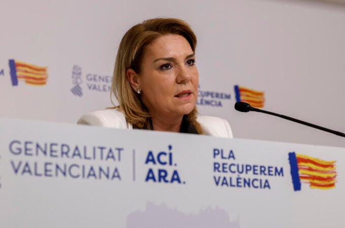 La vicepresidenta primera, consellera de Servicios Sociales, Igualdad y Vivienda y portavoz del Consell, Susana Camarero, durante la rueda de prensa para informar de los asuntos tratados en los plenos ordinario y extraordinario del Consell.