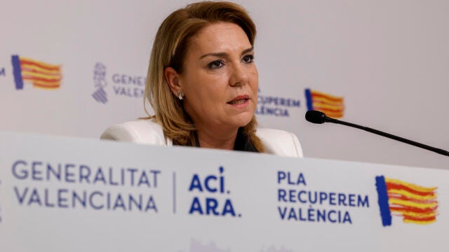 La vicepresidenta primera, consellera de Servicios Sociales, Igualdad y Vivienda y portavoz del Consell, Susana Camarero, durante la rueda de prensa para informar de los asuntos tratados en los plenos ordinario y extraordinario del Consell.