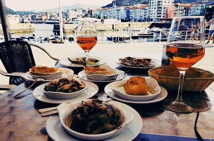 Vermú, rabas, milhojas de mantequilla y vista al mar; el local de Cantabria donde triunfar en una comida