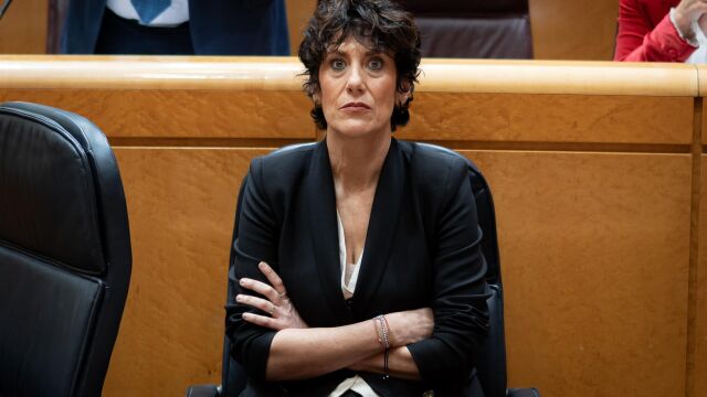 La ministra socialista Elma Saiz, encargada de las competencias de inmigración, en el Senado