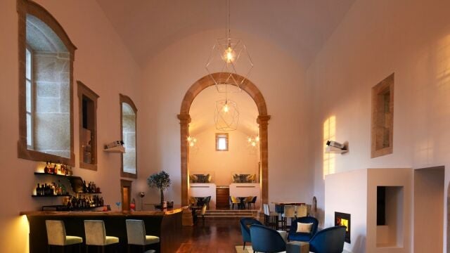 El restaurante y el bar se sitúan donde estaba la antigua iglesia del convento
