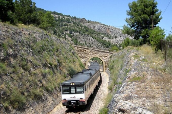 Renfe pondrá un servicio de autobuses mientras se realizan las obras de la línea de media distancia entre Xàtiva y Alcoy