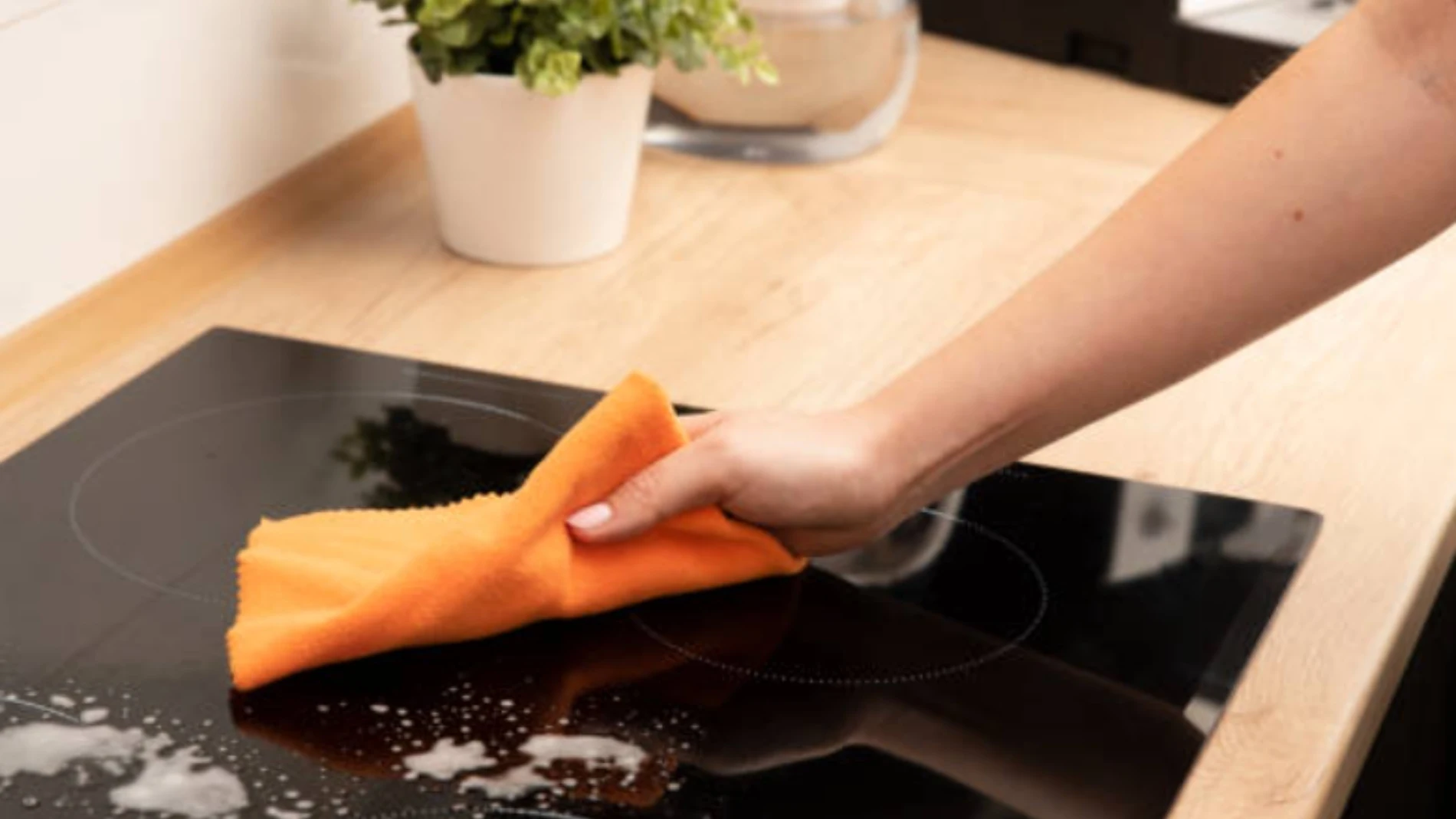 Este es el truco para tener una vitrocerámica reluciente