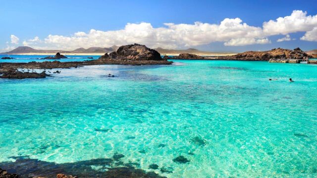 Las aguas más azules del planeta se encuentra en la isla española que solo tiene un habitante 