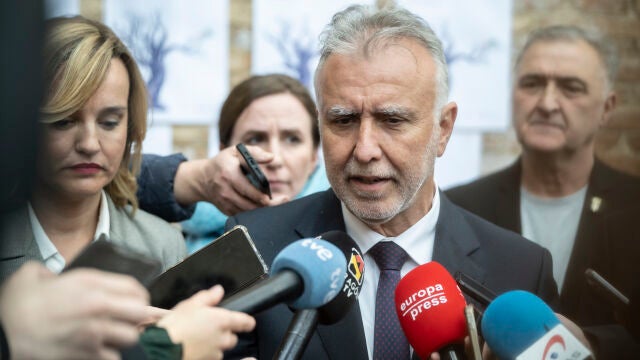 Ángel Víctor Torres entrega los restos de 17 víctimas aragonesas de la Guerra a sus familias en Magallón (Zaragoza)