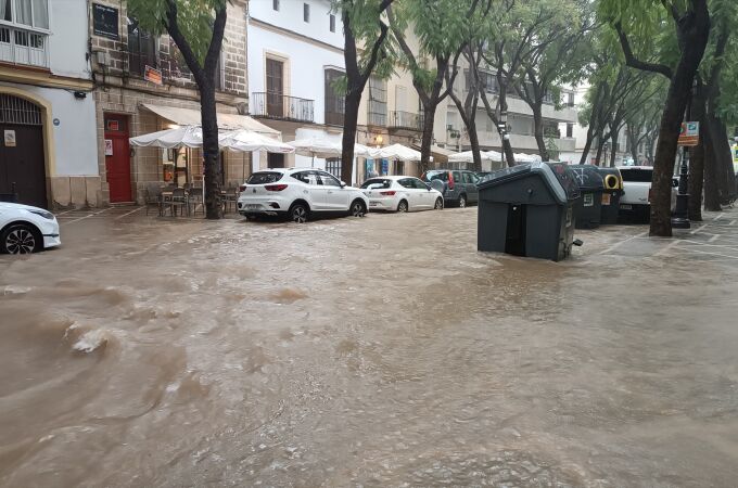 El agua hace estragos en el centro de Jerez de la Frontera, que vuelve a inundarse