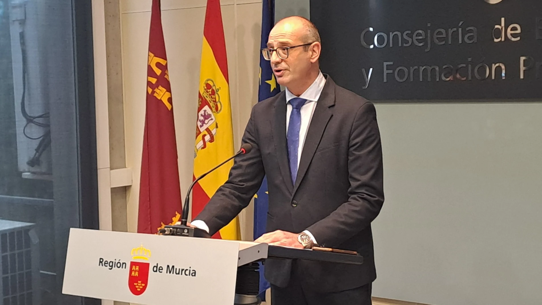El consejero de Educación, Víctor Marín, durante la presentación del proceso de admisión