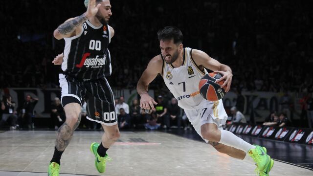 Campazzo intenta sortear la defensa de Cordinier