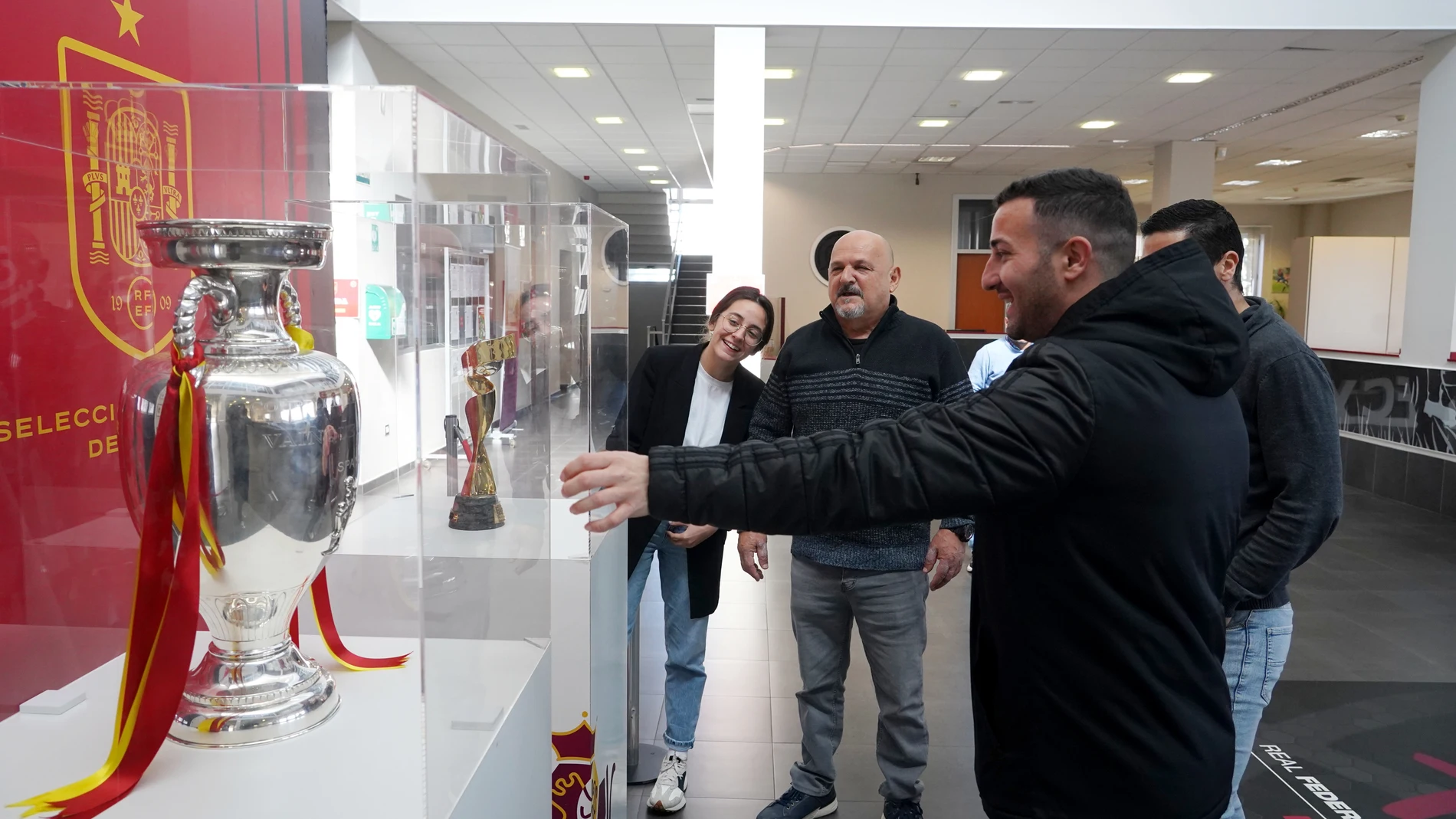 Las Copas en la sede de la Federación de Fútbol en Arroyo de la Encomienda