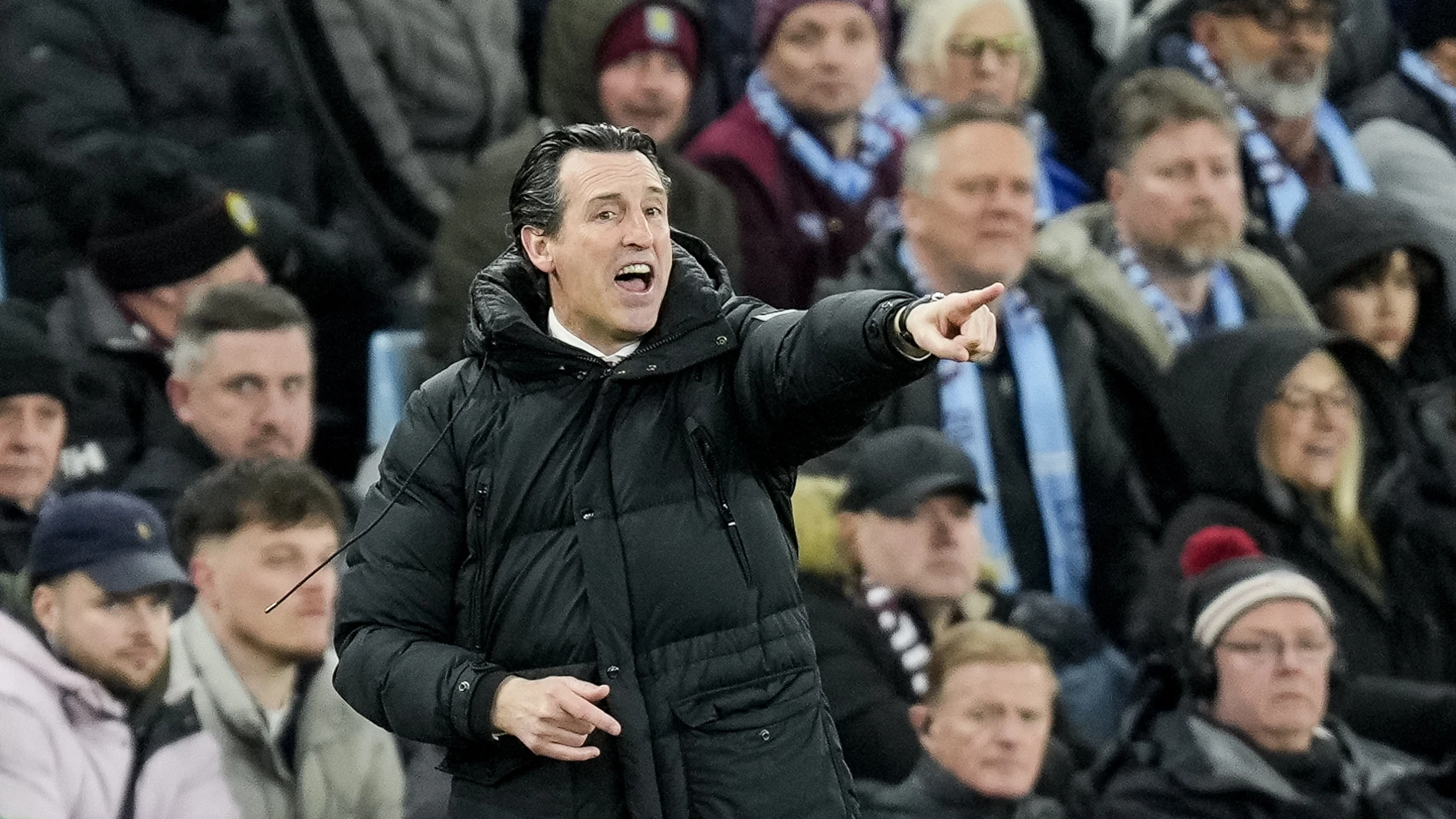 BIRMINGHAM (United Kingdom), 12/03/2025.- Aston Villa's manager Unai Emery gestures during the UEFA Champions League Round of 16, 2nd leg soccer match between Aston Villa and Club Brugge KV, in Birmingham, Britain, 12 March 2025. (Liga de Campeones, Reino Unido) EFE/EPA/TIM KEETON