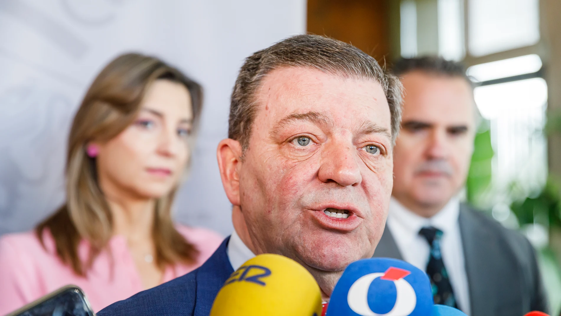 El consejero González Gago atiende a la prensa en Segovia antes del desayuno-coloquio de LA RAZÓN sobre cooperación al desarrollo