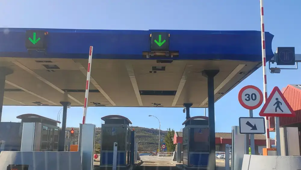 Economía.- El Gobierno traspone la directiva europea de peajes y descarta cualquier nuevo pago por uso en carreteras