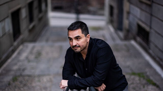 Jorge Dioni López, autor de «Pornocracia» (Arpa), durante la entrevista con LA RAZÓN