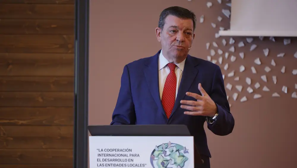 González Gago inaugura el desayuno-coloquio organizado por LA RAZÓN sobre cooperación al desarrollo celebrado en las instalaciones Zibá José María Eventos de Segovia