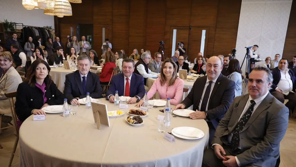González Gago junto a Francisco Vázquez, Raquél Alonso, Miguel Ángel de Vicente, Irene Muñóz y Raúl Mata
