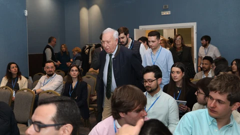 José Manuel García Margallo llega a la Escuela de Formación de NNGG en Palencia junto a Armisén y Alonso Nieto