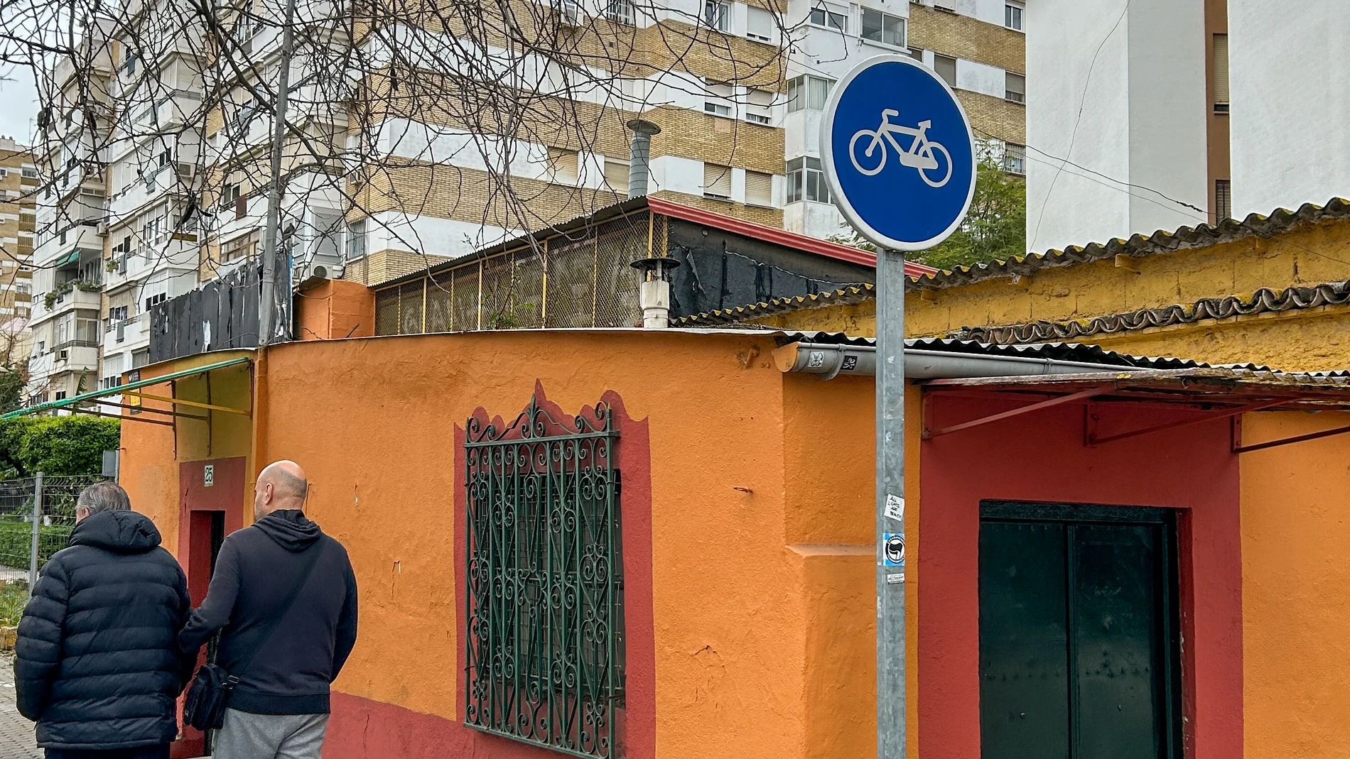 SEVILLA (ESPAÑA), 16/03/2025.- Vista del estado actual de La Venta de los Gatos en Sevilla. El Ayuntamiento de Sevilla ha iniciado los trabajos para recuperar La Venta de los Gatos, el histórico edificio que inspiró una de las leyendas de Gustavo Adolfo Bécquer, que en 1974 se declaró en ruinas y se quiso derruir, pero el trabajo de “becquerianos” y la administración pública pueden recuperar un lugar esencial en la obra del poeta sevillano. EFE/Fermín Cabanillas