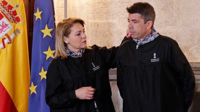 Carlos Mazón recibe a falleros de Sección Especial