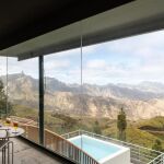 Un parador a más de 1.500 metros de altura con una espectacular piscina y vistas a la montaña