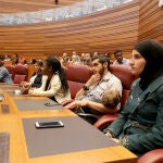 Recepción en las Cortes a personas inmigrantes en la comunidad