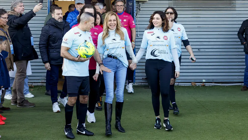 Ana Obregón con jeans ajustados.