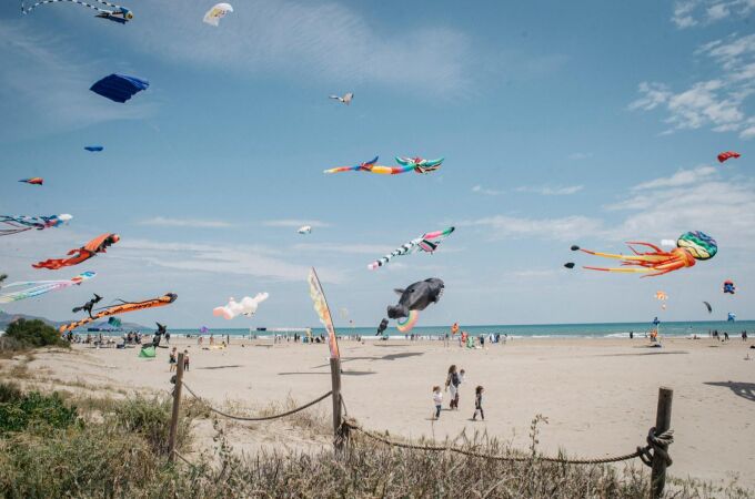 El Festival del Viento es uno de los reclamos más multitudinarios en las playas
