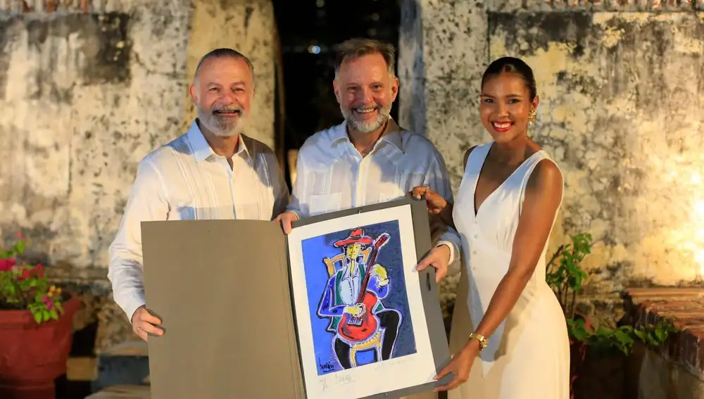 Juan Cierco en el momento de recibir el galardón