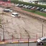 Una tromba de agua azota y pone en alerta a Águilas (Murcia)