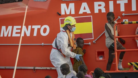 Salvamento Marítimo rescata a varios menores cerca del Puerto de la Restinga, a 28 de noviembre de 2024, en El Hierro, Santa Cruz de Tenerife, Tenerife, Canarias (España)