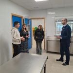 El consejero de Educación y Formación Profesional, Víctor Marín, junto con la concejal de Educación y Atención a la Ciudadanía del Ayuntamiento de Murcia, Belén López, visita el nuevo comedor escolar del CEIP Barriomar 74 en Murcia