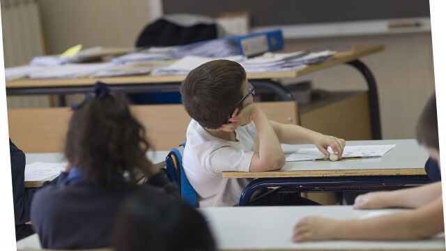 Escuelas Católicas de Madrid ve "radical" eliminar el uso individual de dispositivos digitales en los colegios