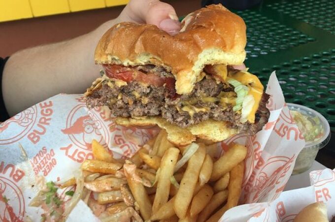 La hamburguesa agridulce que está arrasando en Cantabria y solo podrás comer hasta el 31 de marzo